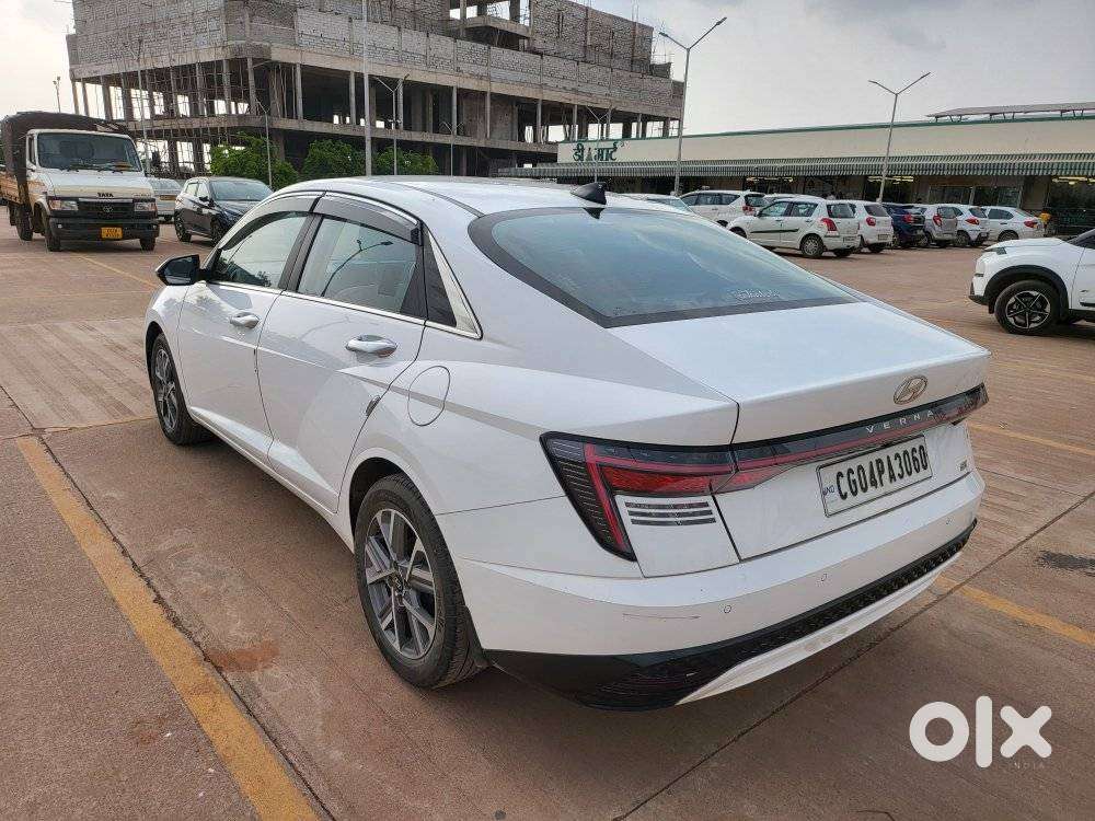 Hyundai Verna 1.5 Mpi Mt Sx (o), 2023, Petrol