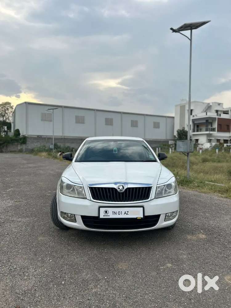 Skoda Laura 2010 Petrol 90000 Km Driven