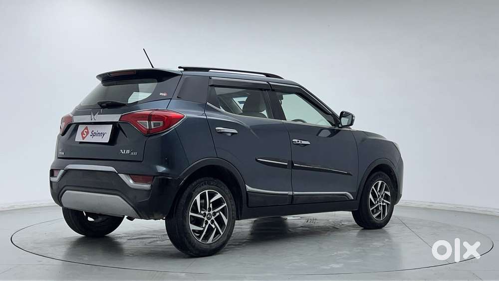 Mahindra Xuv300 1.2 W8 (o) Amt Petrol, 2023, Petrol