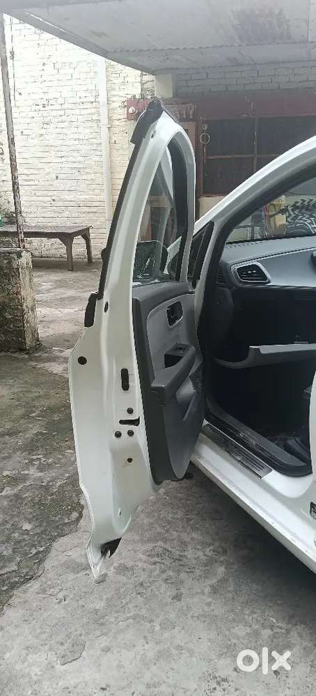 Tata Altroz 1.2 Plus Petrol 2021