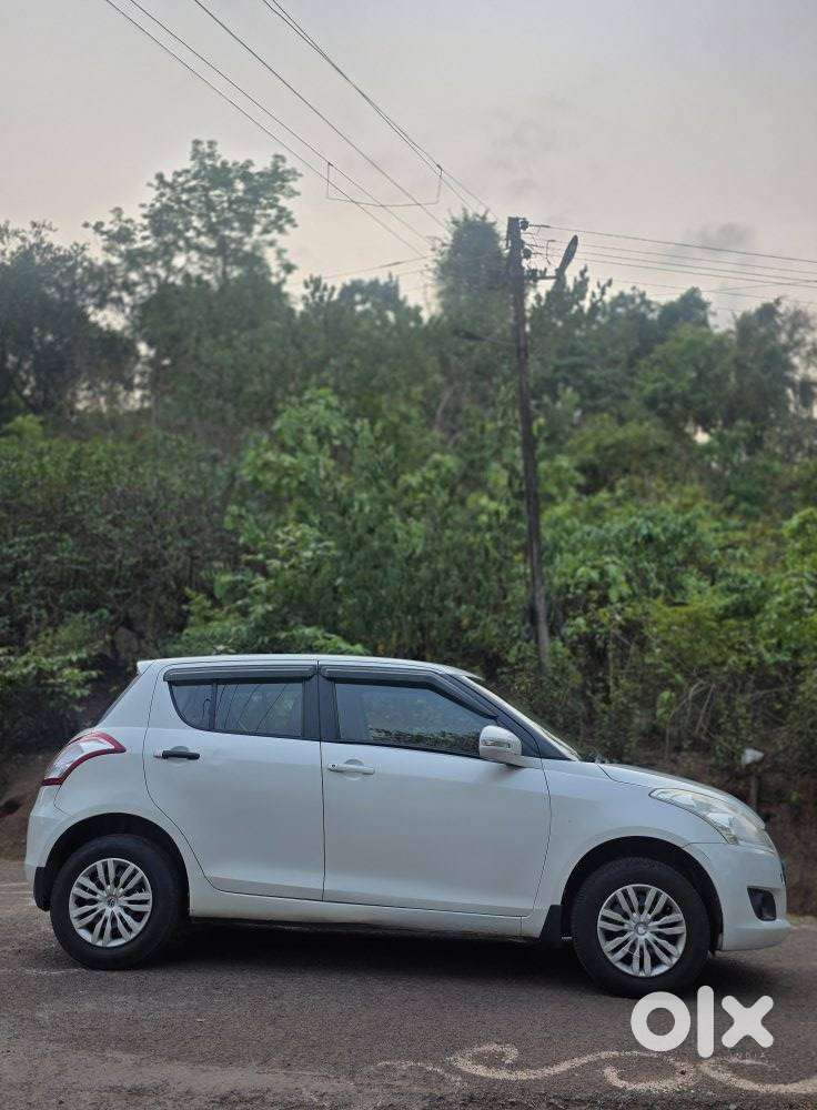 Maruti Suzuki Swift Vxi 1.2 Abs Bs-iv, 2014, Petrol