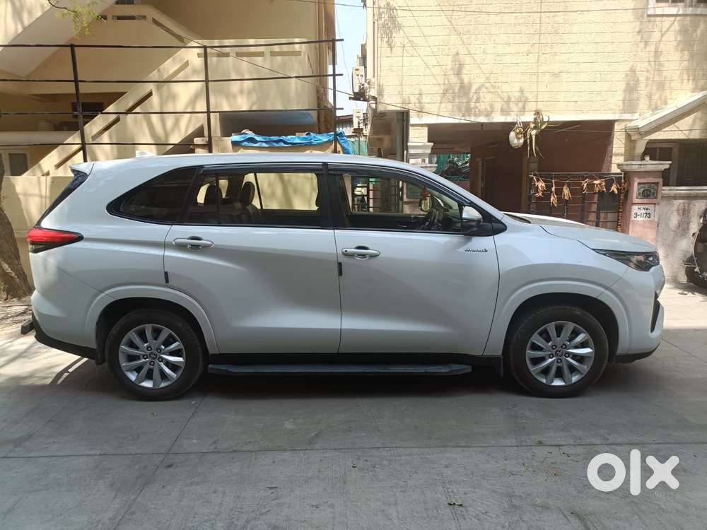 Toyota Innova Hycross 2.0 Vx Hybrid 8 Str, 2024