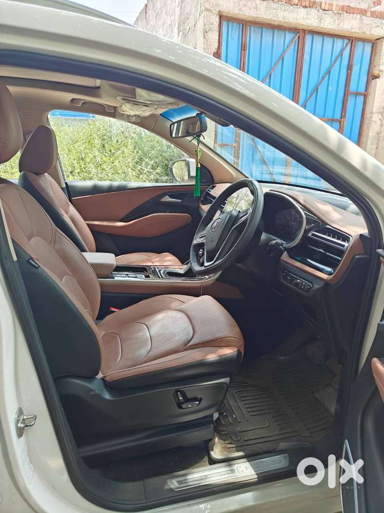 Mg Hector Plus 2025 Petrol 6614 Km Driven