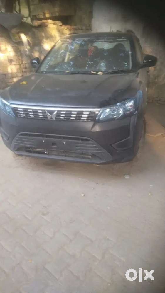 Mahindra Xuv300 2023 Petrol 15000 Km Driven