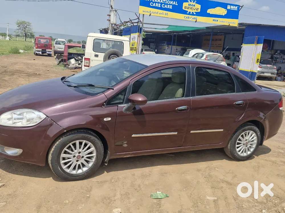 Fiat Linea Emotion 2011 Car