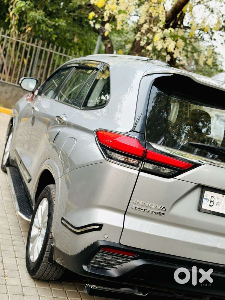 Toyota Innova Hycross 2.0 Vx Hybrid 7 Str, 2023, Petrol