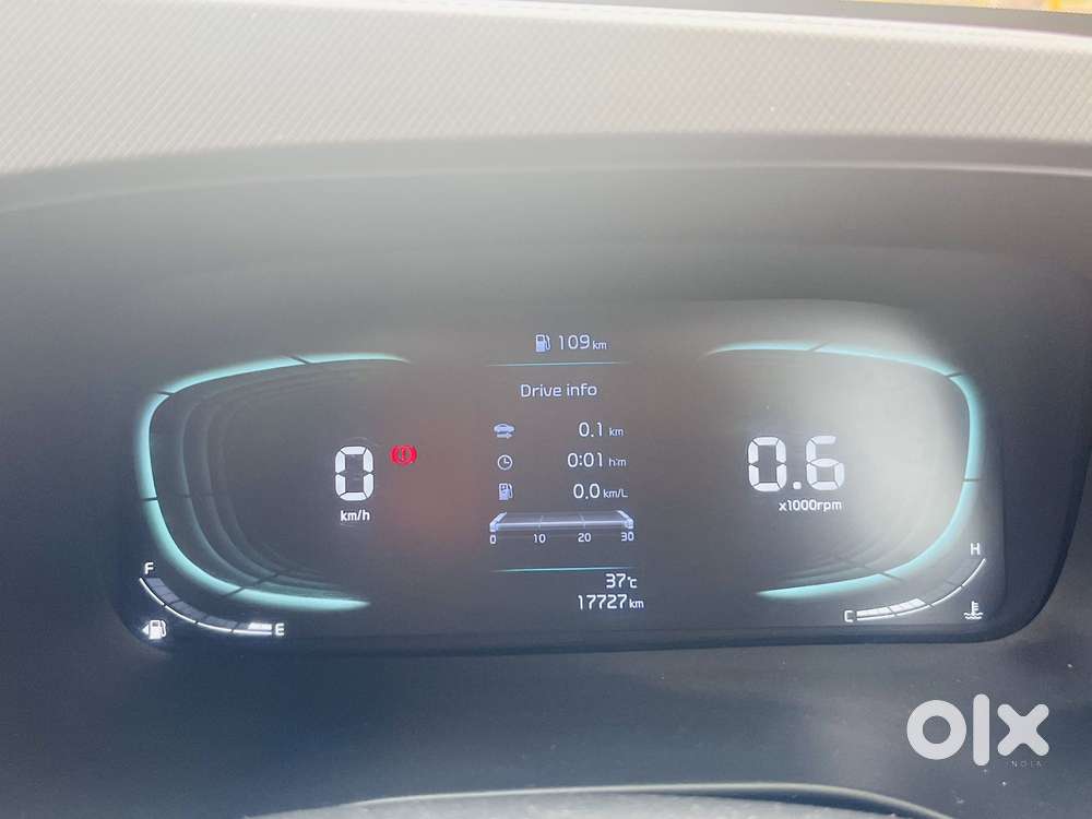 Kia Carens, 2023, Petrol