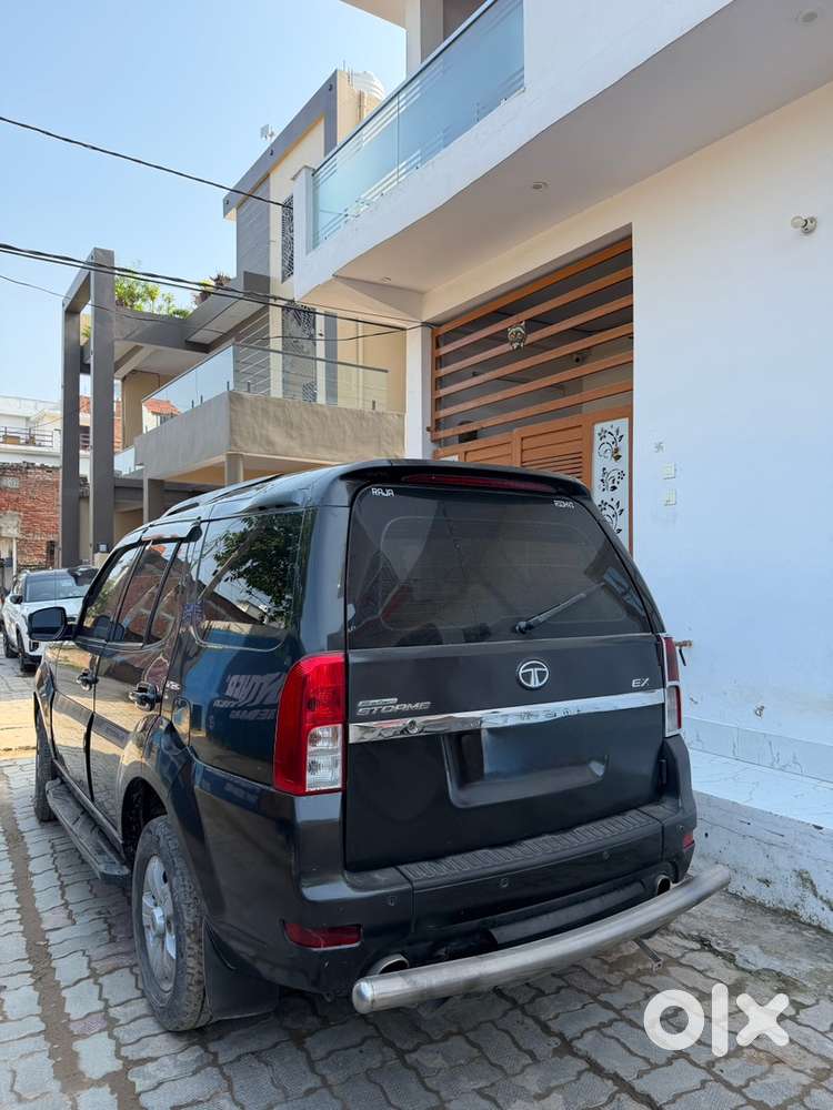 Tata Safari Storme 2016