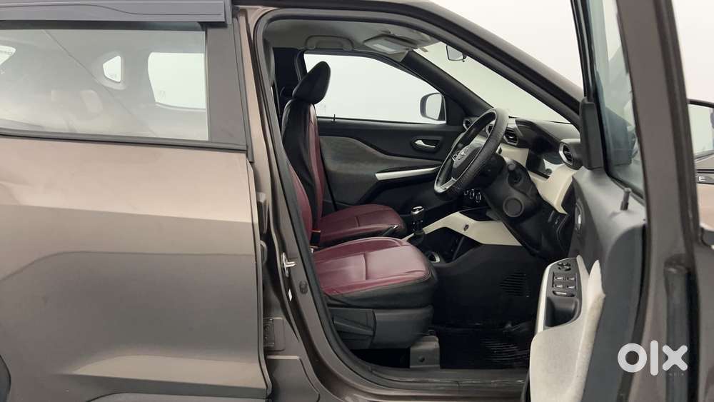 Nissan Magnite 1.0 Xv, 2023, Petrol