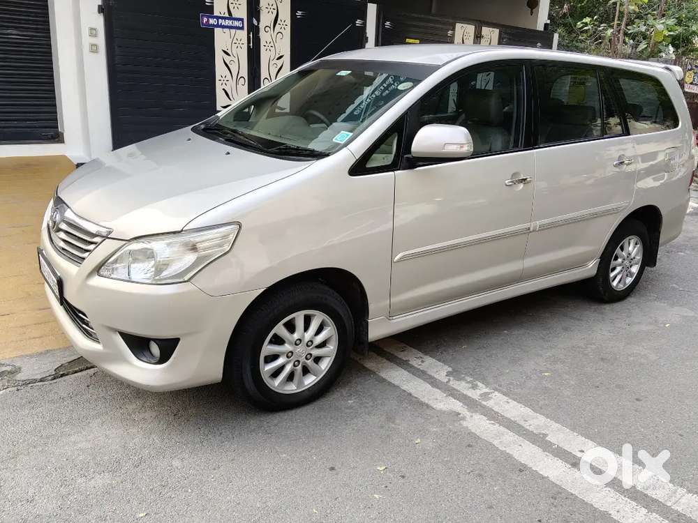 Toyota Innova 2012