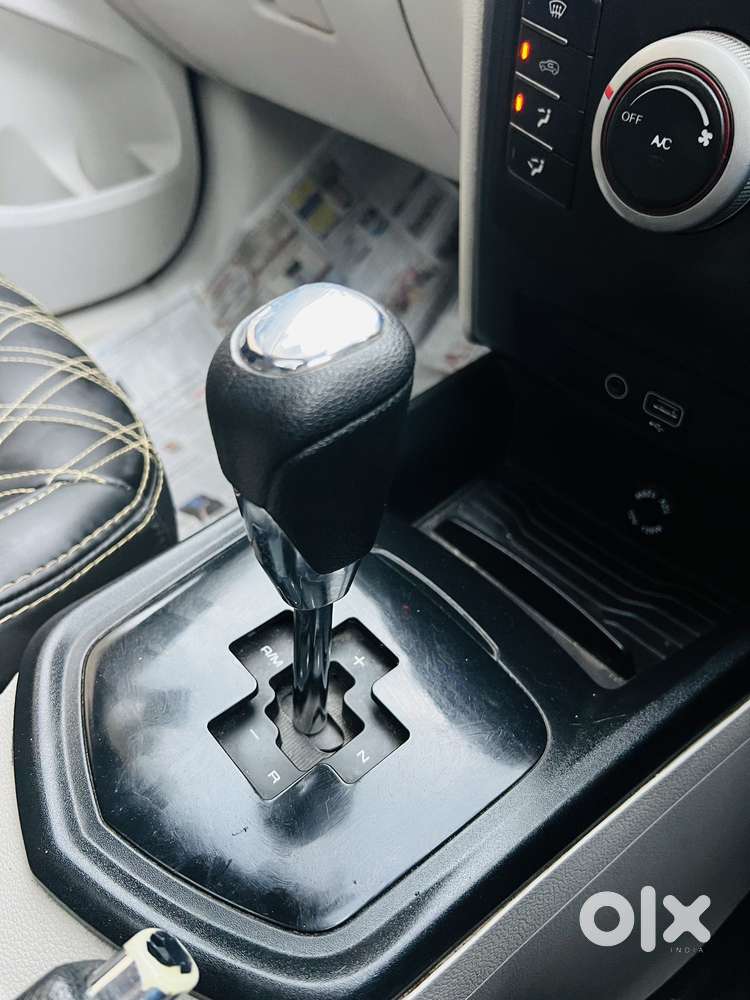 Mahindra Xuv300 1.2 W6 Amt Petrol, 2021, Cng & Hybrids