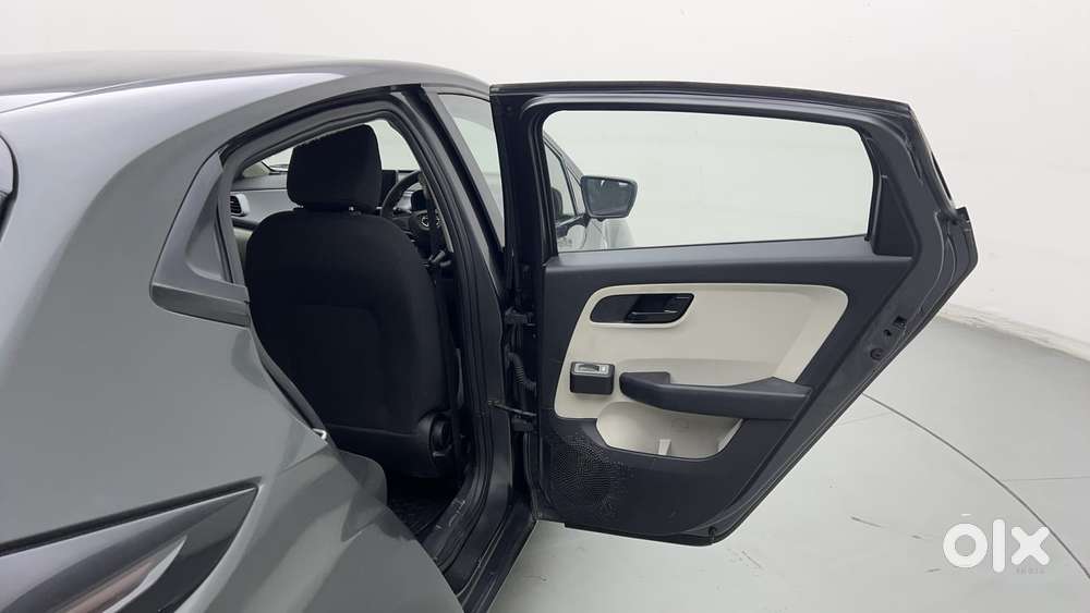 Tata Altroz 1.2 Xe, 2021, Petrol