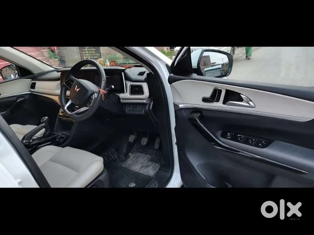 Mahindra Xuv700 2.0 Petrol 2024