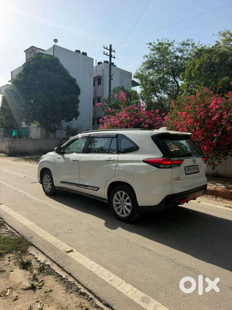 Toyota Innova Hycross 2.0 Vx Hybrid 7 Str, 2023, Petrol