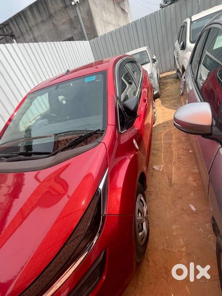 Tata Altroz Xe Petrol 2020