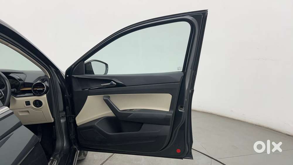 Skoda Slavia Style 1.0l Tsi At, 2023, Petrol