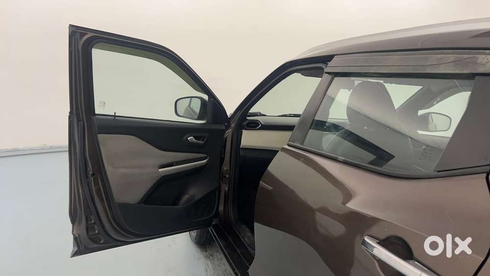 Nissan Magnite 1.0 Xv, 2021, Petrol