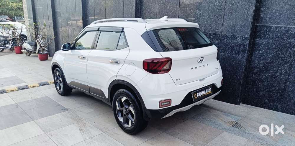 Hyundai Venue Sx Plus Turbo Dct, 2022, Petrol