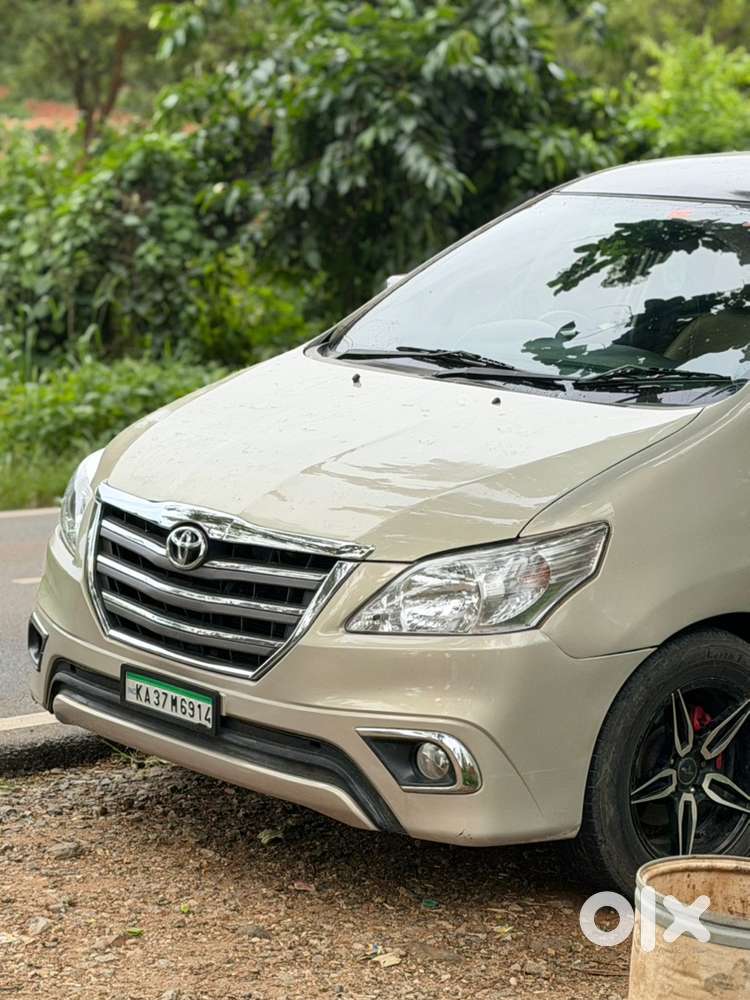 Toyota Innova 2013 102000 Km Driven
