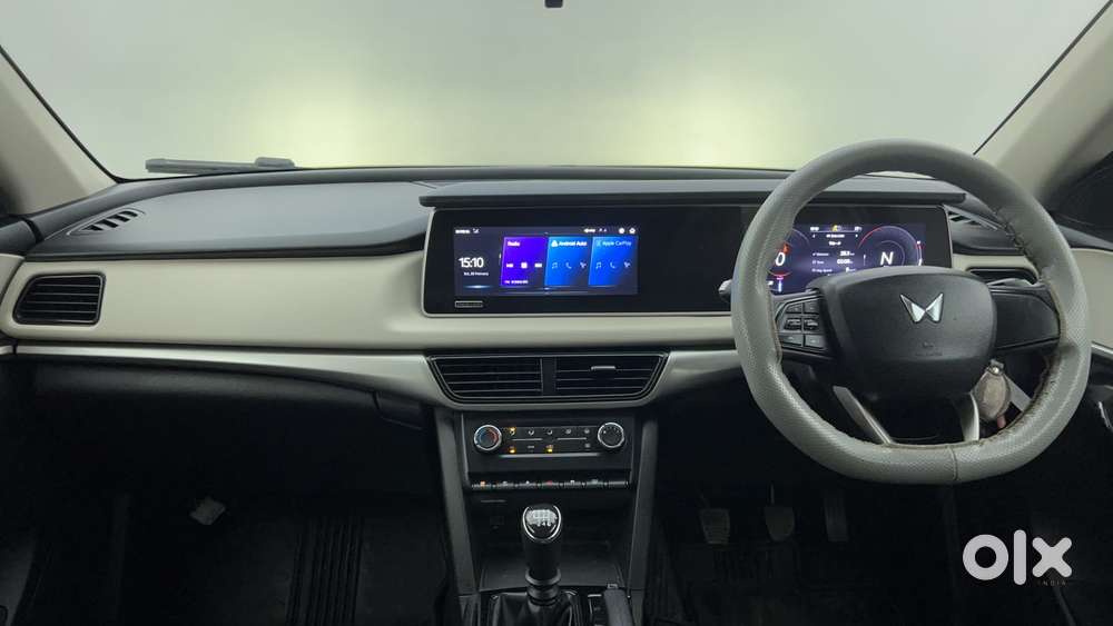 Mahindra Xuv700 2.0 Ax 5 Petrol Mt Str, 2022, Petrol