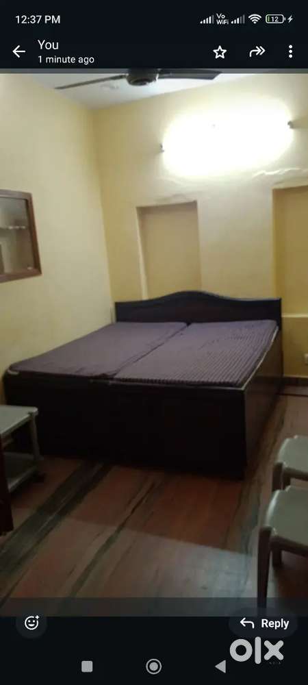 A room for rent near by bus stand n golden temple only sharing