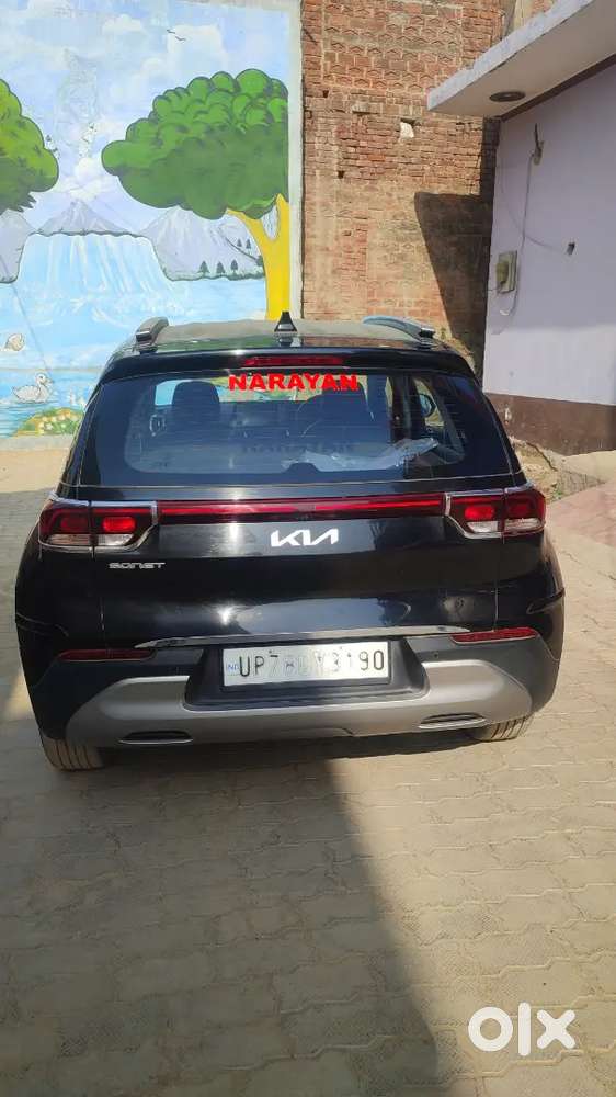 Second Top, Kia Sonet 2022 Diesel Well Maintained, Company Service.