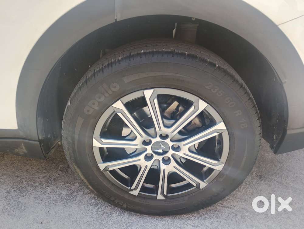 Mahindra Xuv700 2.0 Ax 7 Petrol Mt Str, 2023, Petrol