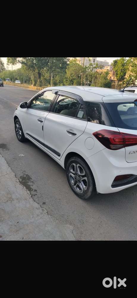 Hyundai I20 Petrol Asta Option, 2018, Petrol