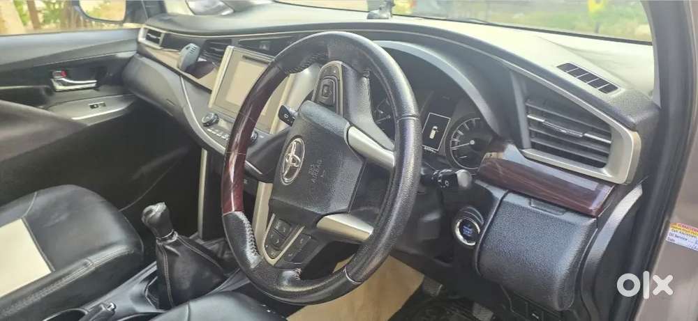 Toyota Innova Crysta 2.4 V 2017