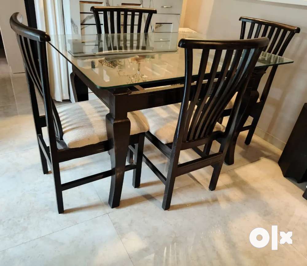 Dining table set 4 seater outlet olx