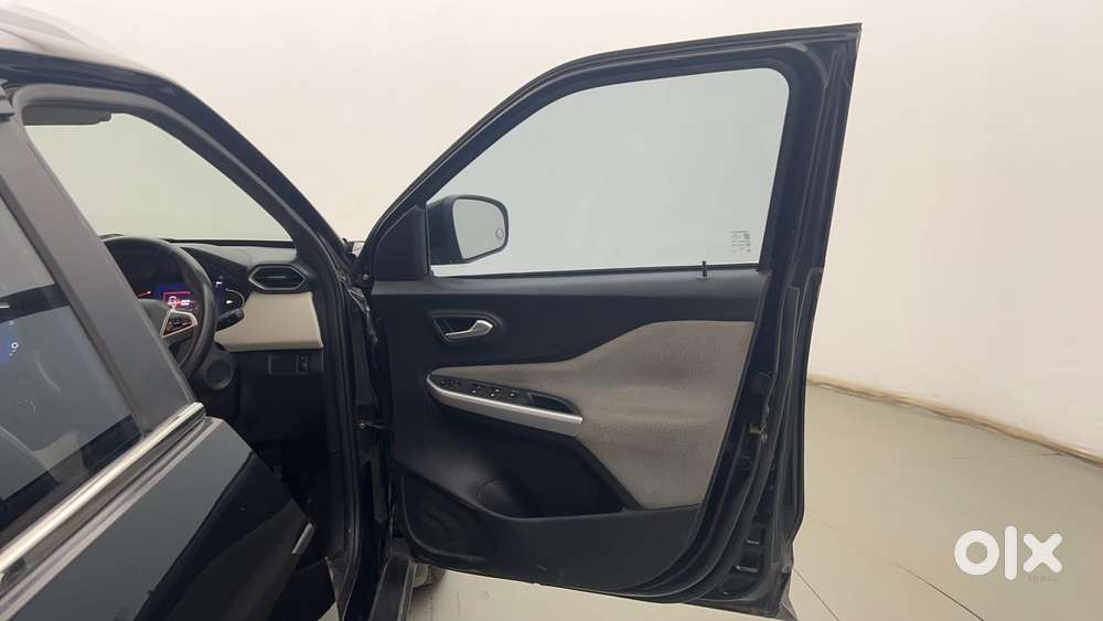 Nissan Magnite 1.0 Xv, 2022, Petrol
