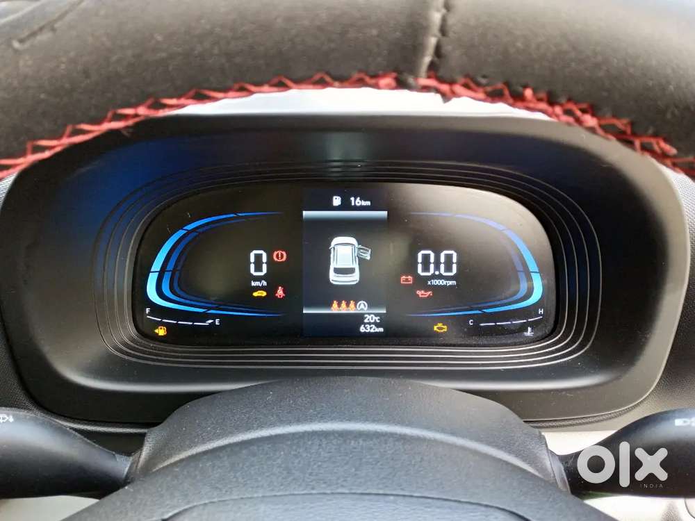 Hyundai Venue 2025 Model Petrol 2000 Km Driven