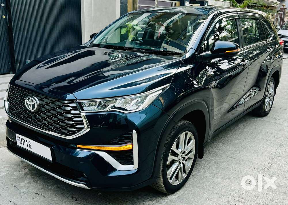 Toyota Innova Hycross