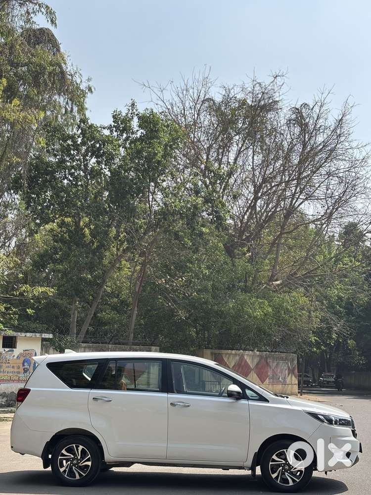 Toyota Innova Crysta 2.4 V 8 Str, 2024, Diesel