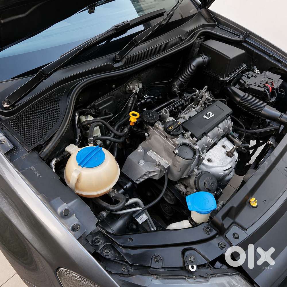 Volkswagen Polo Petrol Highline 1.6l, 2013, Petrol