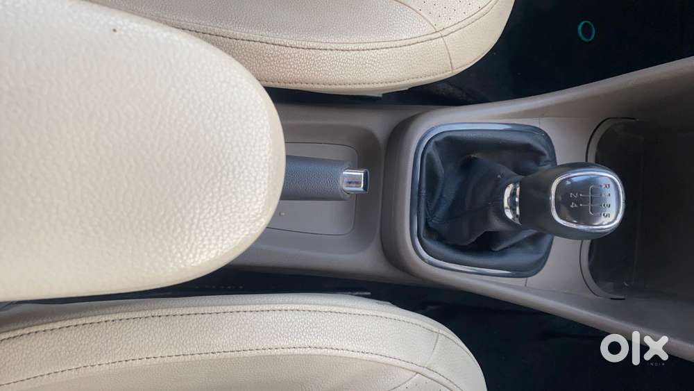 Skoda Rapid 1.6 Mpi Mt Elegance Plus, 2015, Petrol