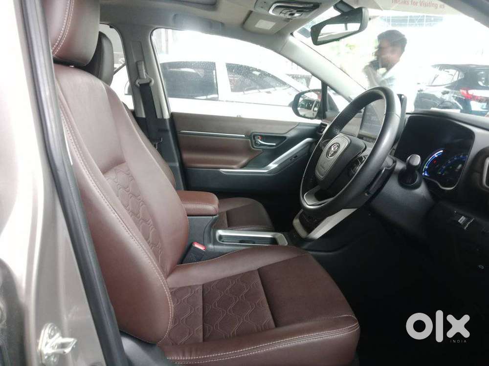 Toyota Innova Hycross, 2024, Petrol