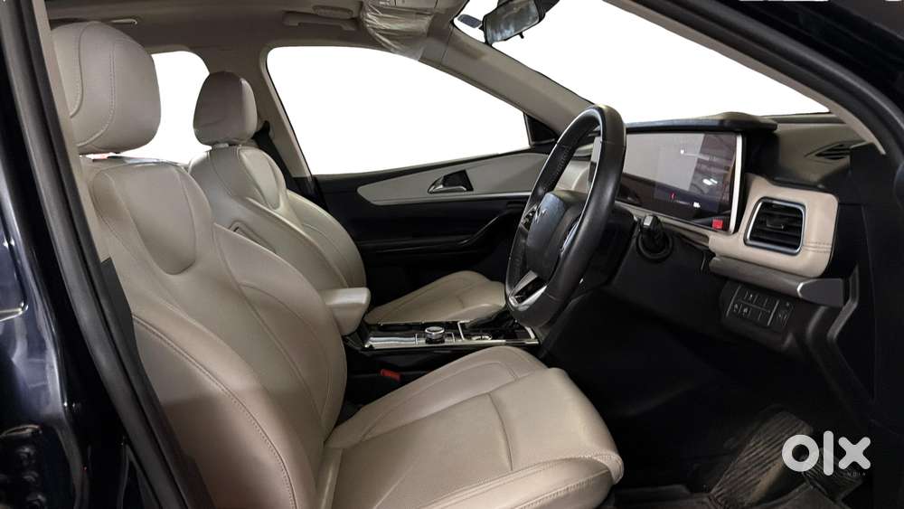 Mahindra Xuv700 2.0 Ax 7 Petrol At Luxury Pack Str, 2023, Petrol