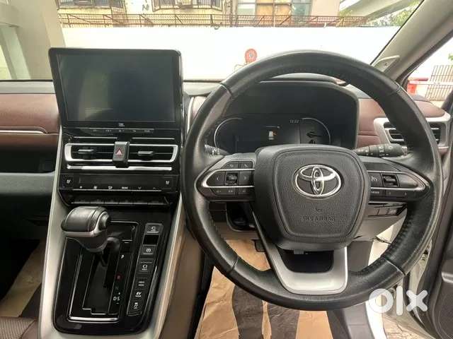 Toyota Innova Hycross 2.0 Zx Hybrid 7 Str, 2024, Petrol