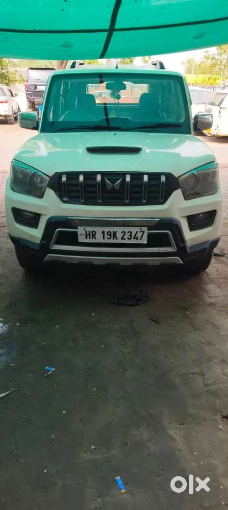 Mahindra Scorpio S4+ गाड़ी है
