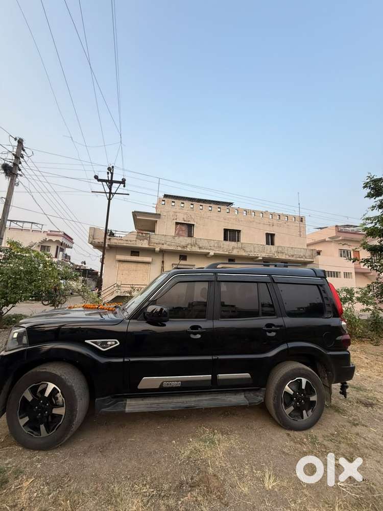 Mahindra Scorpio Classic Petrol Manual 2025