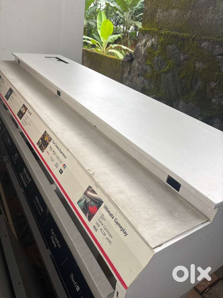 Tv showroom stand