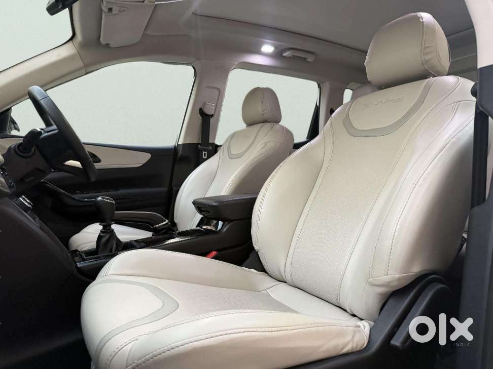 Mahindra Xuv700 Ax 5 Petrol Mt 7 Str (e), 2022, Petrol