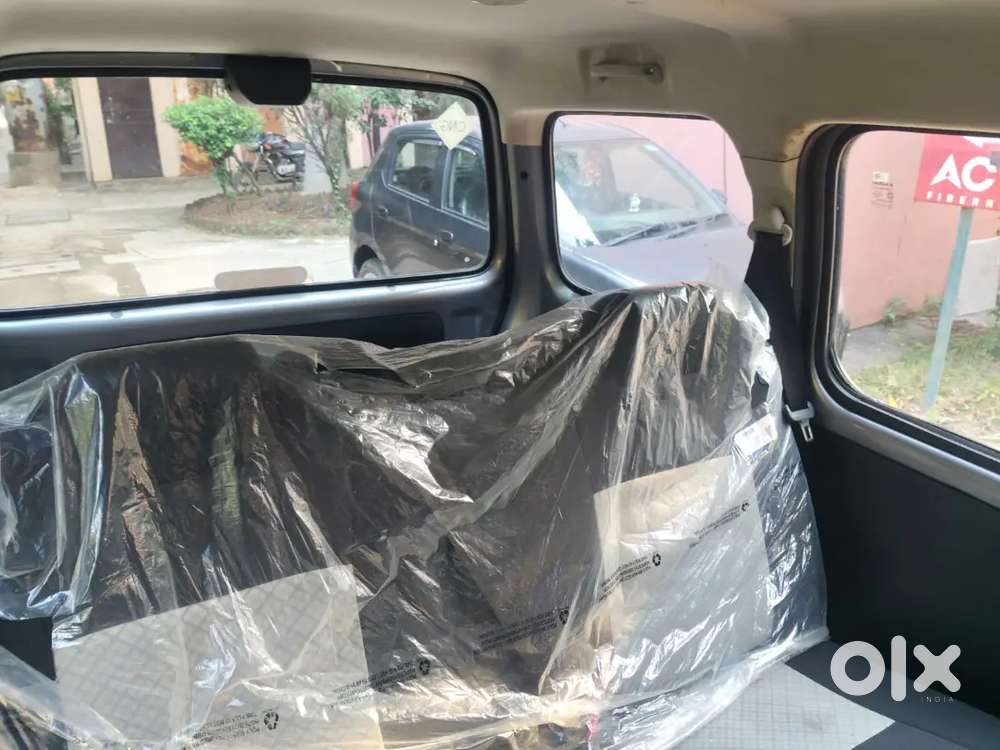 Maruti Suzuki Eeco 2025 Cng & Hybrids 1300 Km Driven