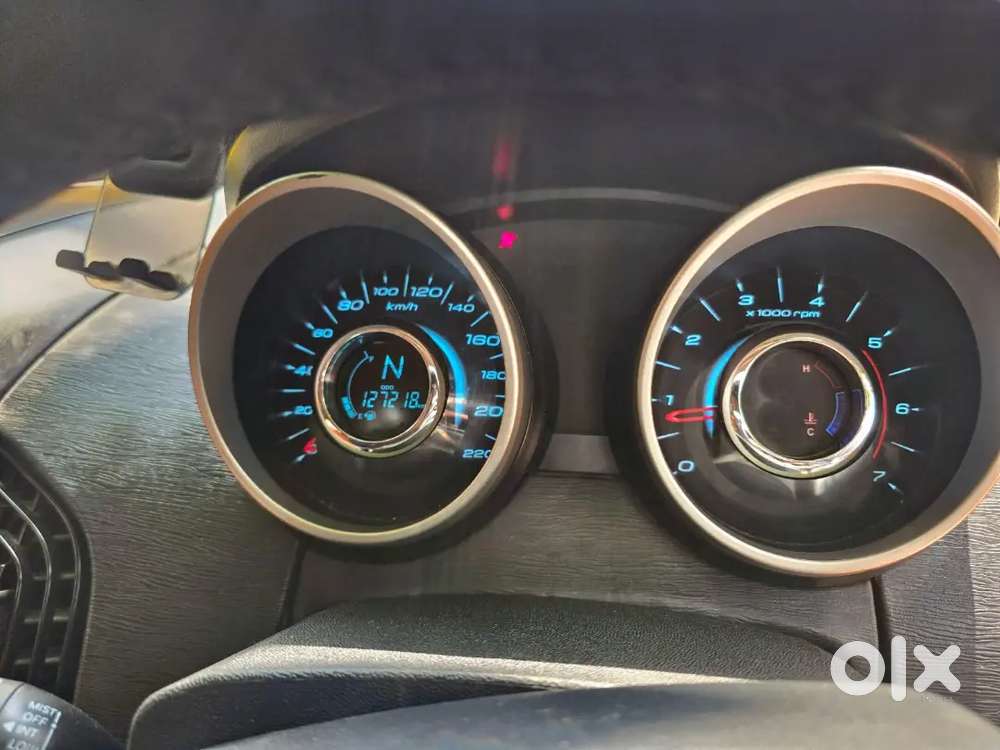 Mahindra Xuv500 W10 2015