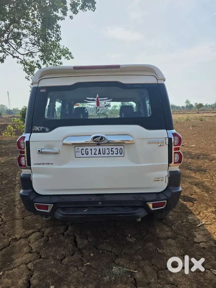 गाड़ी शोरूम कंडीशन में है ओरिजिनल गाड़ी ओरिजिनल पेंट