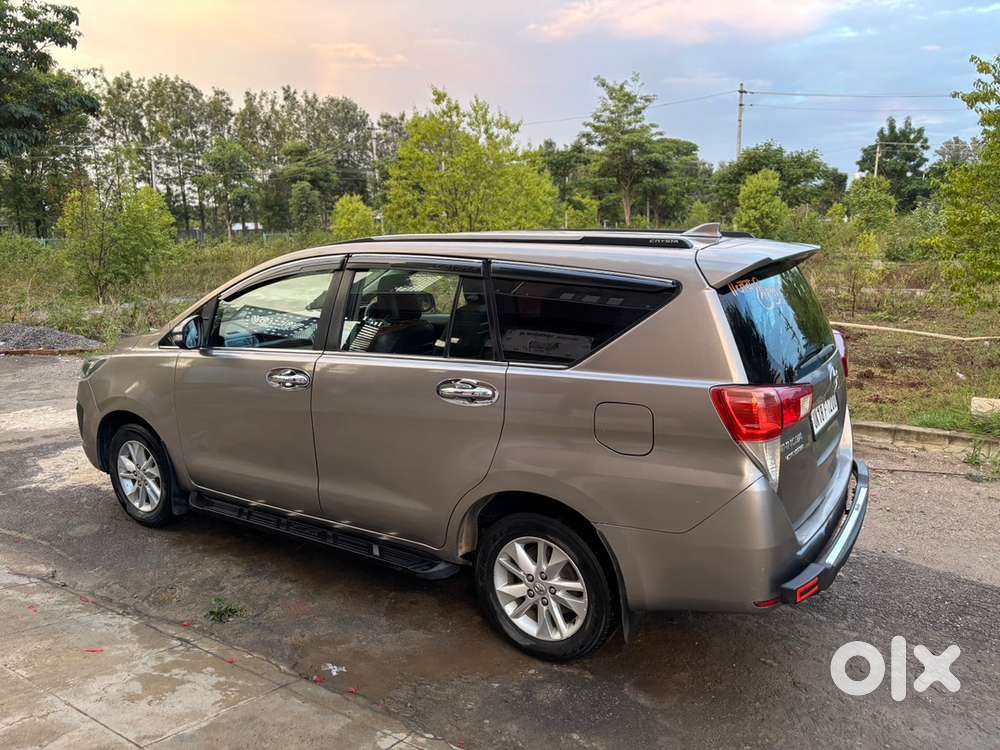 Toyota Innova Crysta 2017 Variant