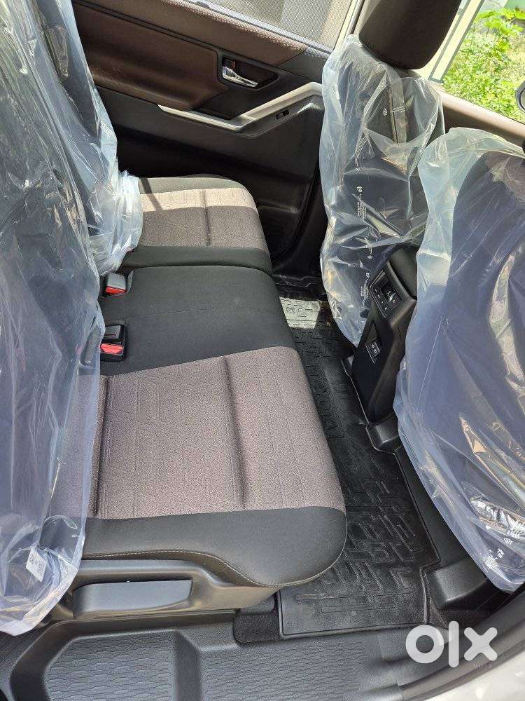 Toyota Innova Hycross 2.0 Vx (o) Hybrid 8 Str, 2025, Petrol