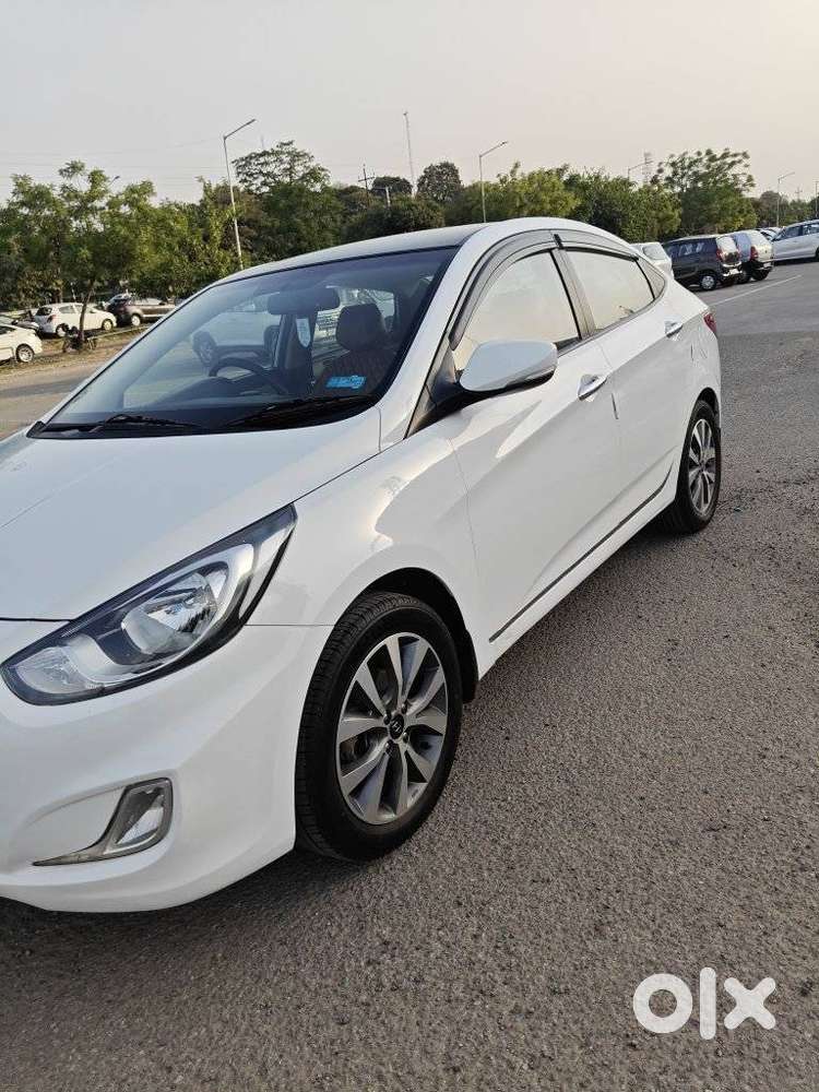 Hyundai Verna Fluidic 1.6 Vtvt Sx, 2014, Petrol