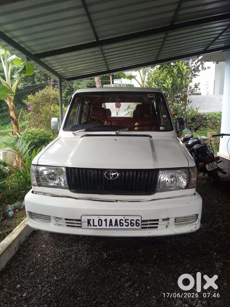 Toyota Qualis 2003